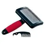 Spazzola cardatrice per cani e gatti dal pelo medio e lungo, colore rosso e nero, marca Ferplast